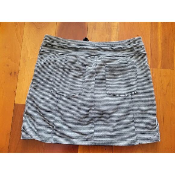 ATHLETA Mini Skirt Skort Gray Striped Small Pickle Ball Tennis - Picture 2 of 8